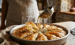 Çıtır Çıtır Tam Ölçülü Ev Baklavası Tarifi: Hamurlaşmayan Şerbet ve Yufka Açma Sırlarıyla!