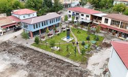 Kemah İlçe Meydanı Projesi’nde çalışmalar sürüyor