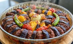 Akşama Ne Pişirsem Diyenlere: Lokum Gibi Kıvamıyla Tam Ölçülü Köfteli Patlıcan Kebabı Tarifi