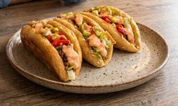 Sosyal Medyayı Kasıp Kavuran Lezzet: Evde 15 Dakikada Çıtır Smash Burger Taco Tarifi!