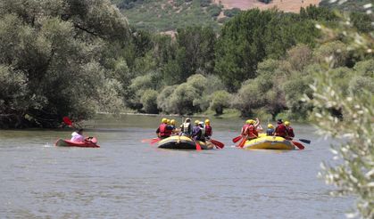 Erzincan'da dört mevsim rafting heyecanı