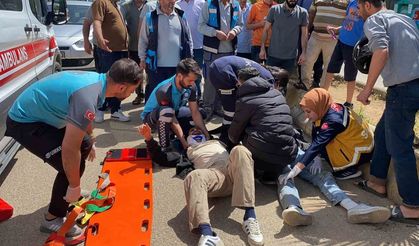 Kontrolden çıkan motosiklet refüje çarptı: 2 yaralı