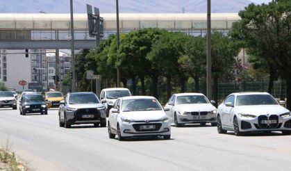 Tatilcilerin dönüş yolunda trafik yoğunluğu başladı