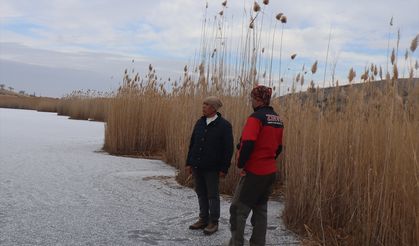 Iğdır'da Üçkaya Gölü'nün yüzeyi buz tuttu