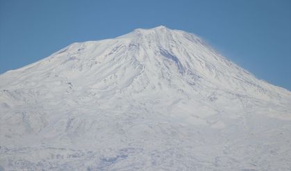Ağrı Dağı Karla Kaplandı: Doğubayazıt Beyaza Büründü
