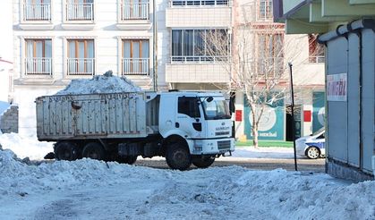 Bingöl Karlıova'da Karla Mücadele: 100 Kamyon Kar İlçe Dışına Taşındı