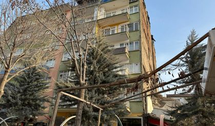 Malatya'da Yıkım Sırasında Bina Kolonlarına Zarar Verildi, 78 Yaşındaki Kadın Tahliye Edildi