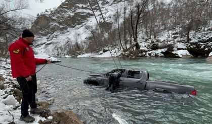 Tunceli'de Kaza: Araç Munzur Çayı'na Düştü!