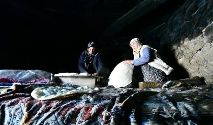 Asırlık tandırlar ramazan sofraları için yandı