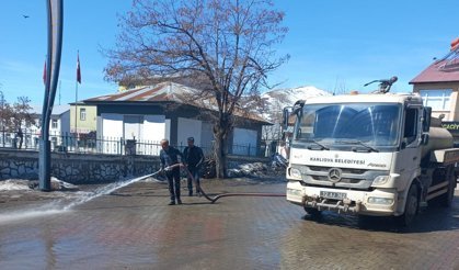 Bingöl Karlıova’da Kış Temizliği Başladı: Ekipler Caddeleri Tazyikli Su ile Temizliyor