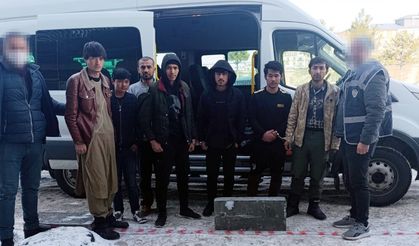 Kars'ta Yasa Dışı Göçmen Operasyonu: 7 Afgan Yakalandı, İş Yeri Sahibi Tutuklandı