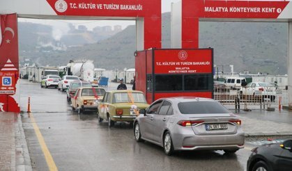 Malatya'da Ramazan Panayırı Bayram Korteji depremzede ailelerle buluştu
