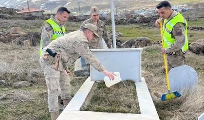 Muş'ta Ramazan Bayramı Öncesi Şehitlikler ve Mezarlıklar Temizlendi