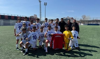 Van Büyükşehir Belediyespor U-18 Takımı, Yerel Ligde Şampiyon Oldu