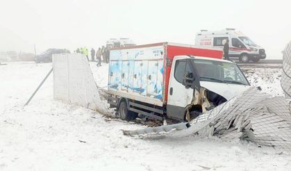 Kars Sarıkamış'ta Kamyonet ile Hafif Ticari Araç Çarpıştı: 4 Yaralı