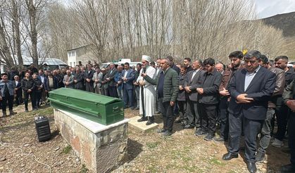 Van'da Yürek Yakan Kaza: Baba ve İki Kızı Son Yolculuklarına Uğurlandı