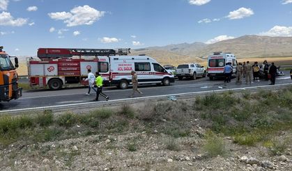 Mezuniyet Yolunda Acı Son: Aileyi Taşıyan Otomobil Takla Attı, 1 Ölü 4 Yaralı