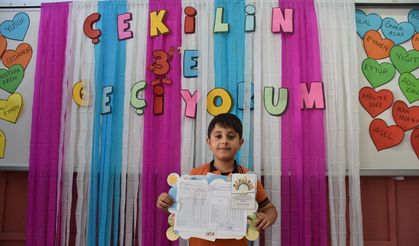 Van, Hakkari, Muş ve Bitlis'te Karneler Dağıtıldı: Öğrenciler Yaz Tatiline Coşkuyla Girdi