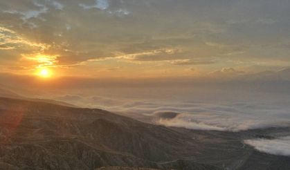 Erzincan ve Sis Kartpostallık manzaralar oluşturdu