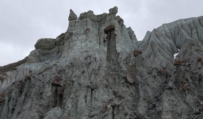 Kemah’ta Peri Bacalarını Andıran Doğal Oluşumlar!