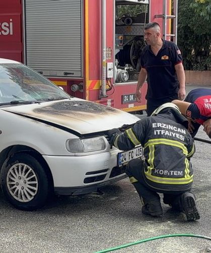 Erzincan’da Seyir Halindeki Araç Alev Aldı (VİDEO)