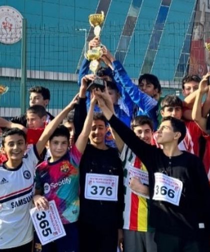 Kemaliye’nin Genç Sporcularından Kros Müsabakalarında Gurur Veren Başarı