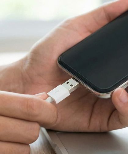Aşırı Sıcaklarda Cep Telefonu Şarjında Büyük Tehlike