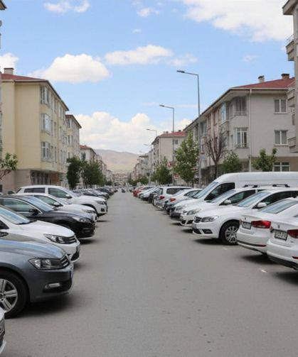 Kapıdaki İkinci Araç İki Maaş Götürüyor