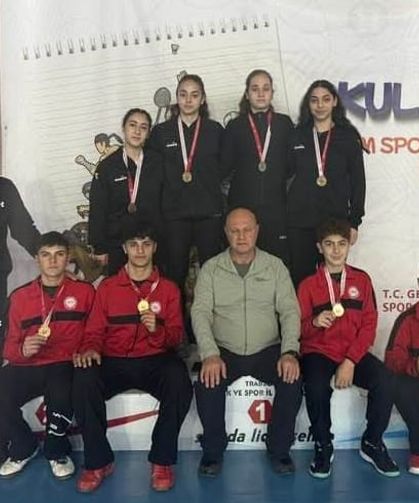 Erzincan Badmintonda Zirvede
