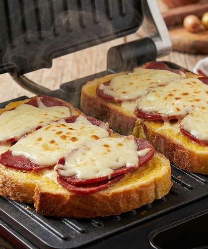 Sahurda Yumurta Banyolu Pratik Pide Tostu