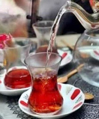 Demlik Seçimi Çayın Lezzetini Kökten Değiştiriyor! İşte Profesyonel Çay Demlemenin Sırları