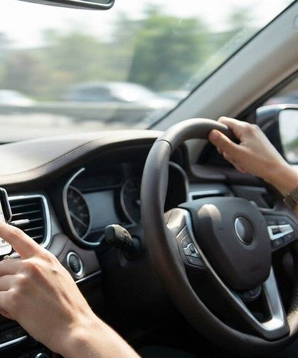 Sürücülerin Gizli Kabusu Bitiyor! Aracınıza En Uygun ve En Güvenli Telefon Tutucu Nasıl Seçilir? (2026 Fiyatları)