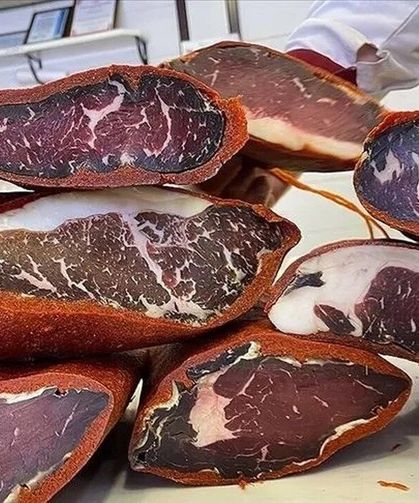 Gerçek Kayseri Pastırması Nasıl Anlaşılır? AB Tescilli Lezzetin Sırları, Fiyatları ve Tam Ölçülü 2 Özel Tarif!