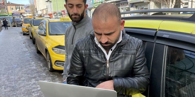Ardahanlı taksiciler AA'nın "Yılın Fotoğrafları" oylamasına katıldı