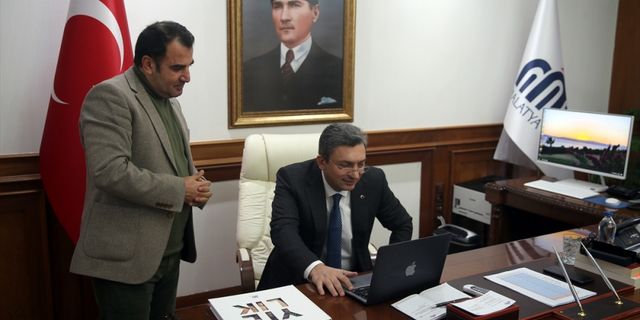 Vali Şahin, AA'nın "Yılın Fotoğrafları" oylamasına katıldı