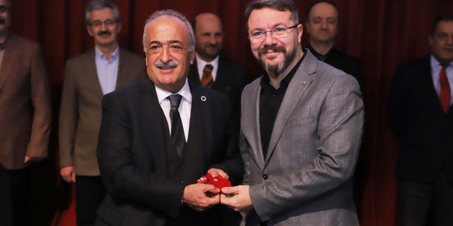 Atatürk Üniversitesinde araştırma faaliyetinde bulunan akademisyenler ödüllendirildi