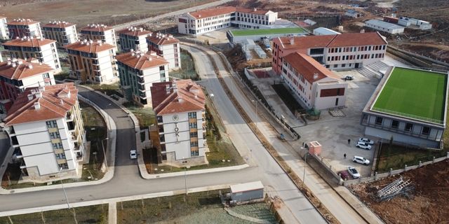 Elazığ'da depreme dayanıklı modern okullar yükseliyor
