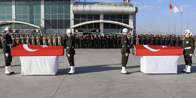 Iğdır'daki trafik kazasında şehit olan 2 asker için tören düzenlendi