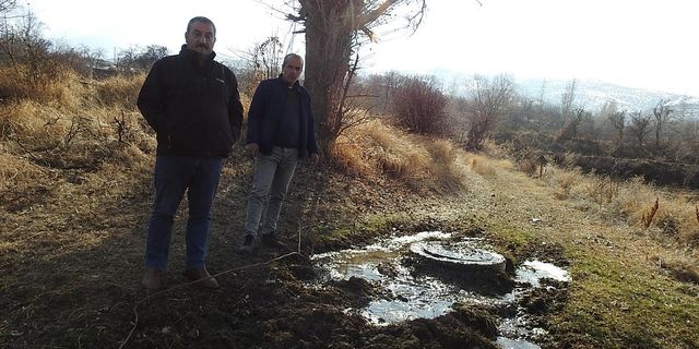 Kanalizasyon suyu tarlalarına akan Çiftçi öfkeli