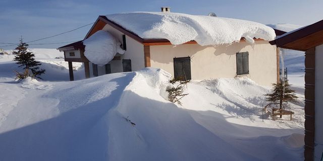 Erzincan'ın yüksek kesimleri beyaza büründü