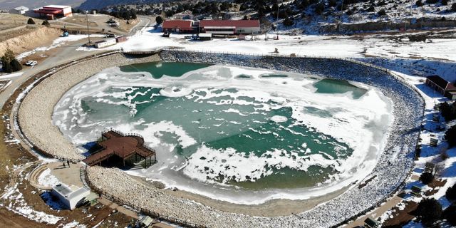 Ardıçlı Gölü'nde enfes kış manzarası