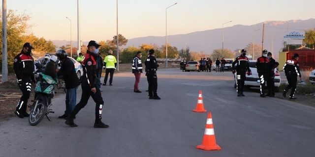 Aranan 24 kişiden 8'i gözaltında