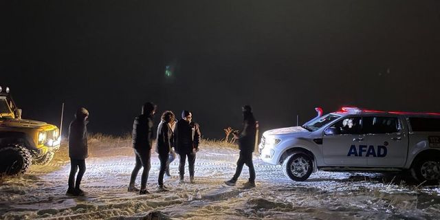 Erzincan’da karda mahsur kalan 3 kişi kurtarıldı