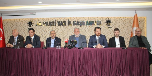 AK Parti Van İl Başkanlığında devir teslim töreni yapıldı
