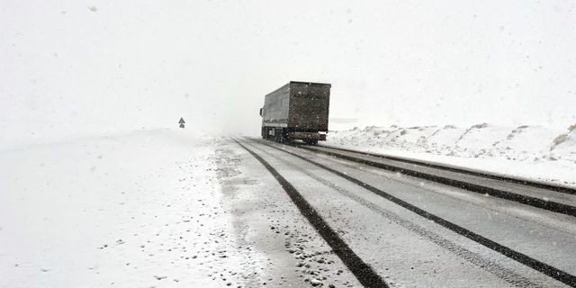 Ardahan-Şavşat ile Türkgözü-Damal-Posof kara yolları ulaşıma açıldı
