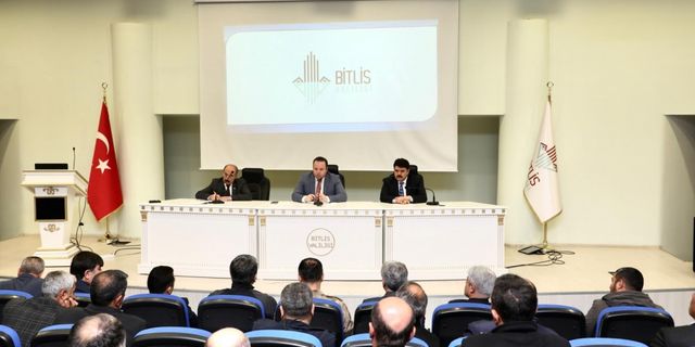 Bitlis'te muhtarlar toplantısı düzenlendi