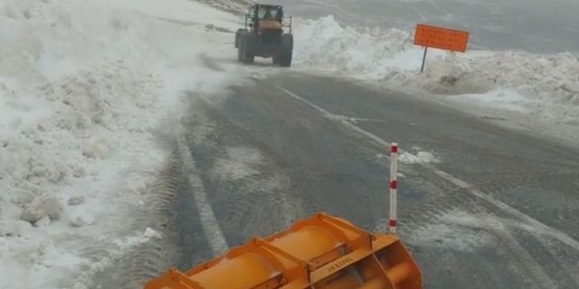 Kar nedeniyle ulaşıma kapanan Kağızman-Ağrı kara yolu açıldı