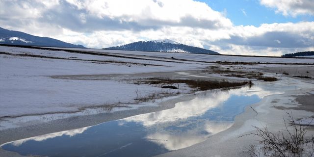Soğuklar nedeniyle Kars'ta buzla kaplı göletlerde henüz çözülme yaşanmadı