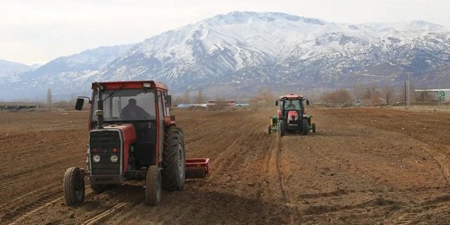 Belediye, 60 dekarlık alana arpa ekti