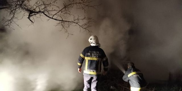 Erzincan'da depoda çıkan yangın hasara neden oldu